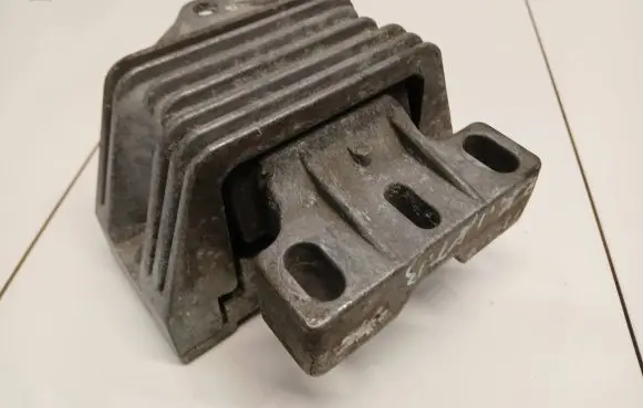 Audi TT Mk1 Engine mount bracket