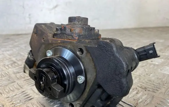 Opel Meriva B Fuel injection high pressure pump 55572537 0445010204 0928400680