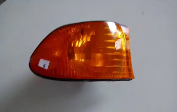 BMW 7 E38 Front fender indicator light 8379108