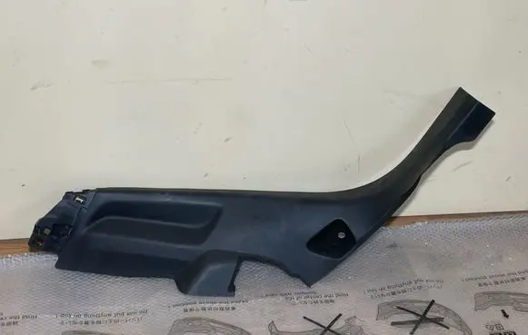 Peugeot 2008 II Foot area side trim 9825568980