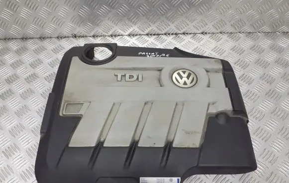 Volkswagen PASSAT B6 Engine cover (trim) 03L103925D