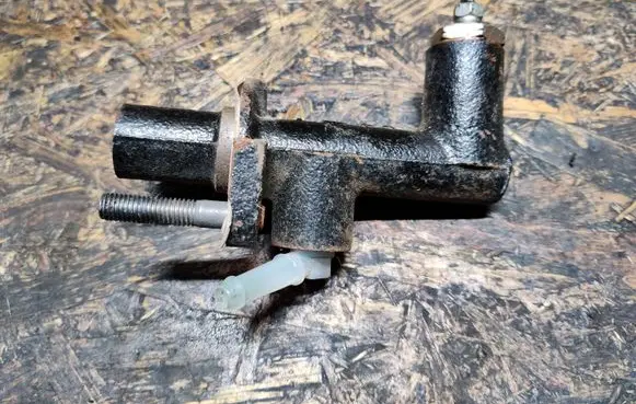 Mazda 6 Clutch master cylinder
