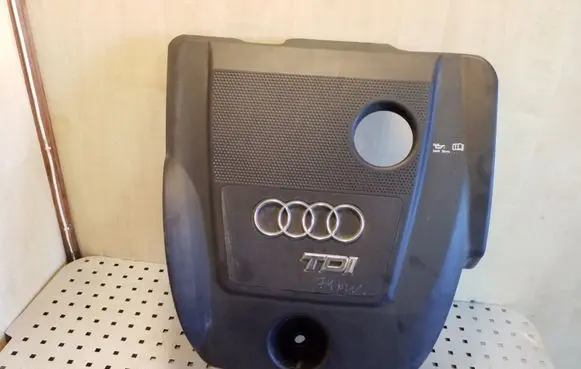 Audi A3 S3 8L Engine cover (trim) 038103925