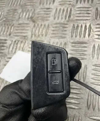 Tailgate opening switch