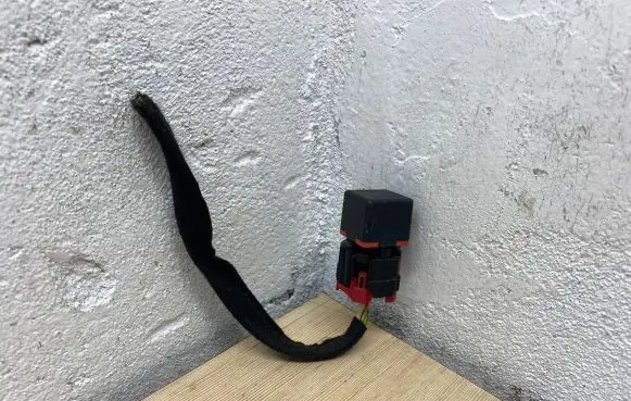 Peugeot 508 Battery relay fuse PA66GF30