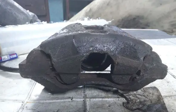 Mazda 6 Front brake caliper