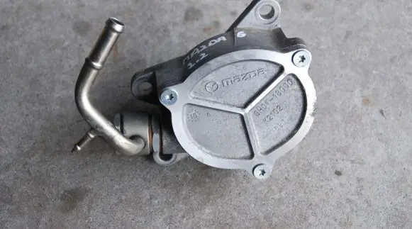 Mazda CX-5 Vacuum pump SH1518G00A