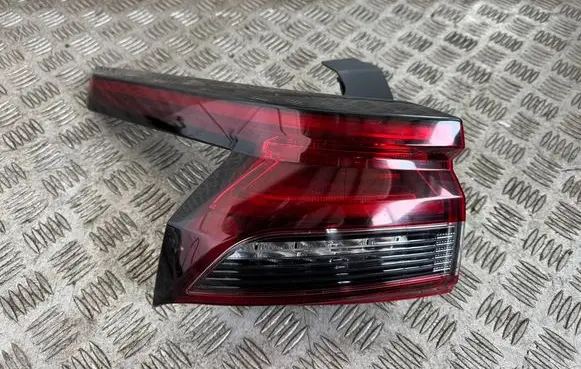 Nissan Qashqai J12 Rear/tail lights