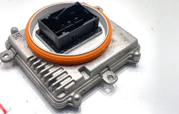 Skoda Superb B8 (3V) Voltage converter/converter module 992941571AA