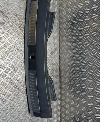 Trunk/boot sill cover protection