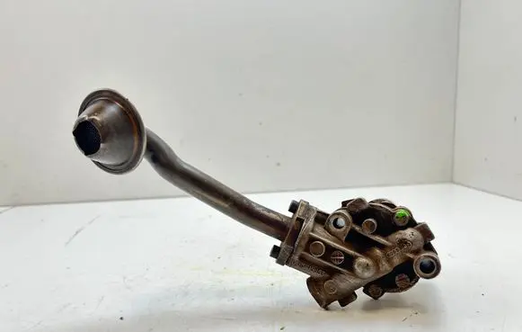 Audi A4 S4 B5 8D Oil pump 058115153