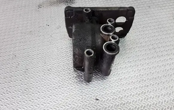 Ford Mondeo Mk III Oil filter mounting bracket