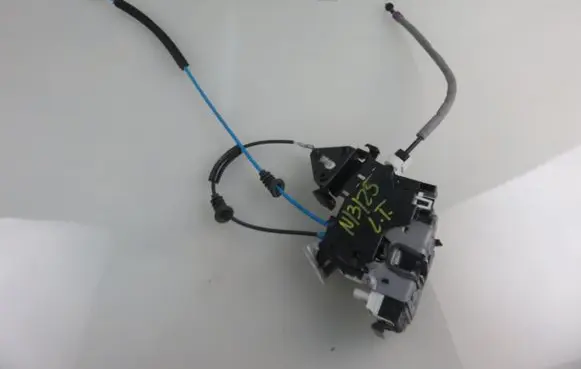 Mercedes-Benz C W204 Rear door lock A2047301335