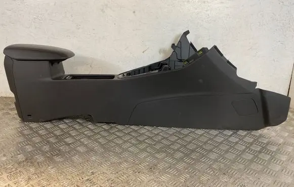 Ford Focus Armrest F1EBA045A06E