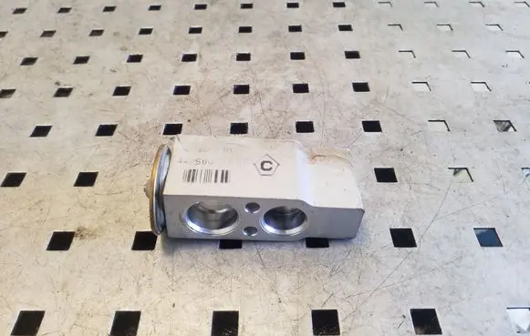 Lexus CT 200H Air conditioning (A/C) expansion valve 4475003070