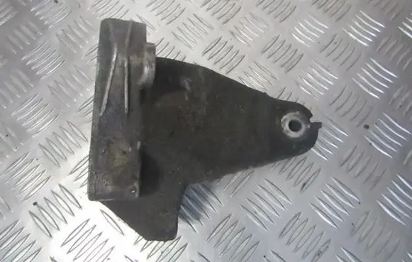 Mercedes-Benz C W203 Engine mounting bracket