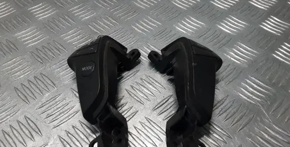 Toyota Avensis T250 Steering wheel buttons/switches 75B596
