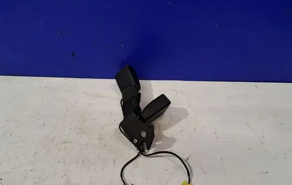 Rear seatbelt buckle