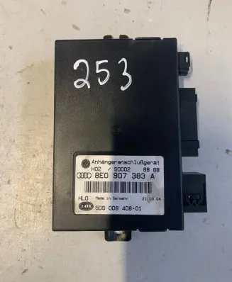 Volkswagen Touran I Tow bar trailer control unit/module 8E0907383A 5DS00840801 S0002