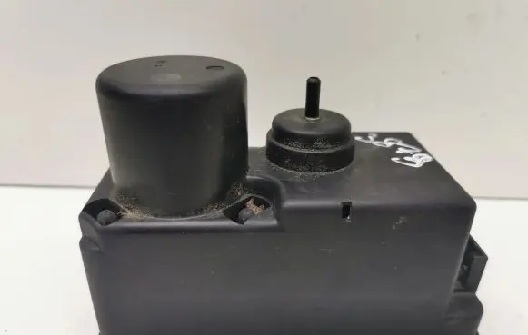 Volkswagen Golf III Vacuum pump 357862257