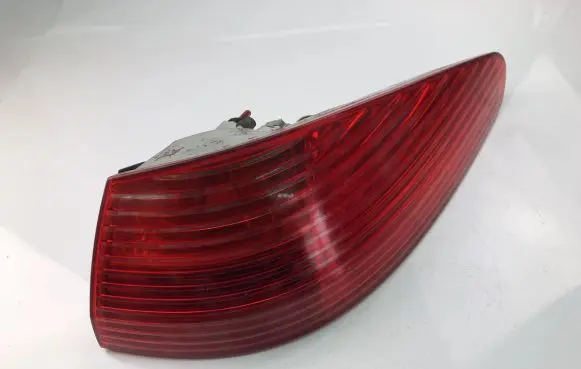 Peugeot 607 Tailgate rear/tail lights