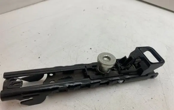 Audi Q7 4M Seat belt height adjuster 4M0857819
