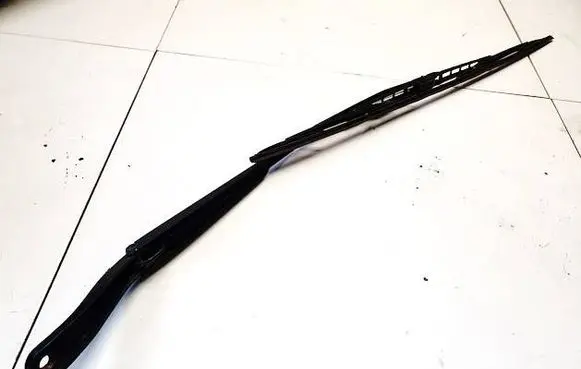 Front wiper blade arm