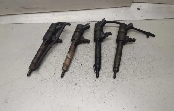 Opel Vectra C Fuel injectors set 0445110276