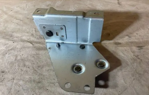 Land Rover Range Rover Velar Engine mount bracket A359E310822