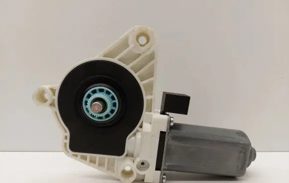 Volkswagen PASSAT B8 Front door window regulator motor 5Q4959802B