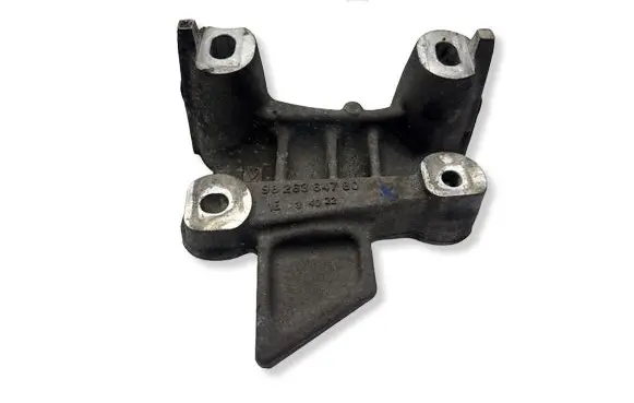 Opel Mokka B Engine mounting bracket 9826364780
