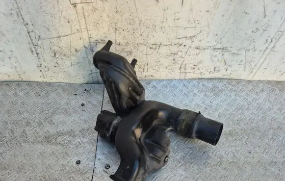 Chrysler 300 - 300C Intake resonator 04591871AB