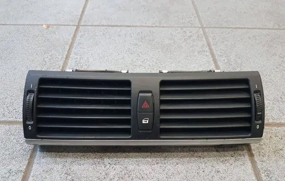 BMW X5 E70 Dash center air vent grill 7161801 7161802 6958654