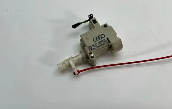 Audi Q7 4L Fuel tank cap lock 4L0810773
