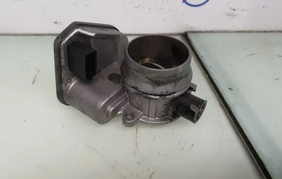 BMW 1 E81 E87 Throttle valve 7804373 13547804373