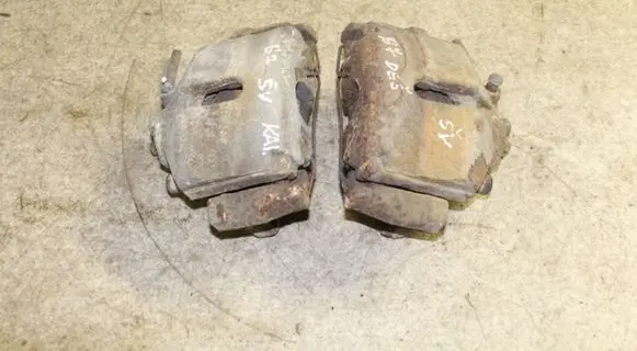 Volkswagen PASSAT B7 Front brake caliper
