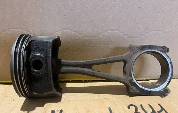 Opel Tigra B Piston with connecting rod 73L82A2