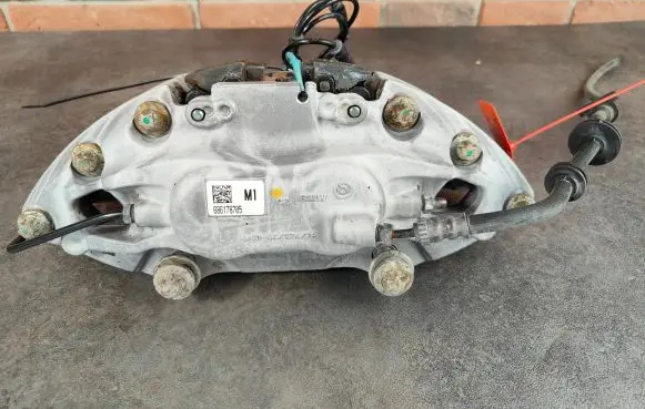 BMW 7 G11 G12 Front brake caliper 6872575