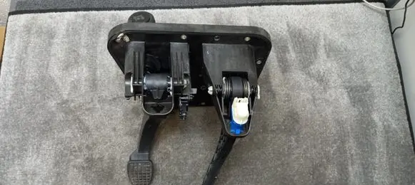 Iveco Daily 6th gen Pedal assembly 5801875652