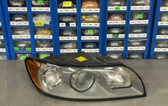 Volvo V50 Headlight/headlamp 30698886 0301198204