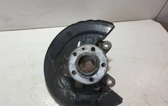 Volvo XC60 Front wheel hub spindle knuckle 7G913K170M