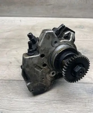 Mercedes-Benz CLS C219 Fuel injection high pressure pump