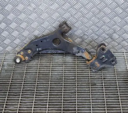 Volvo V40 Front lower control arm/wishbone AV613A262DA