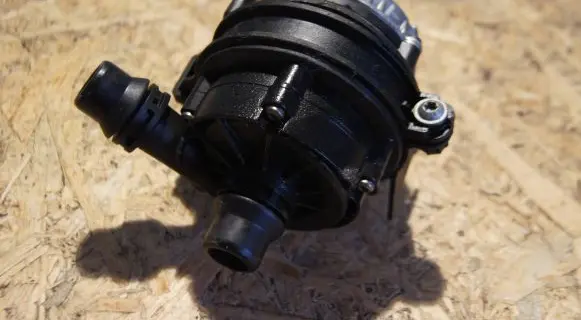 BMW M4 F82 F83 Electric auxiliary coolant/water pump 8637953 0392024062