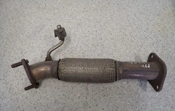 Hyundai i30 Exhaust gas pipe 