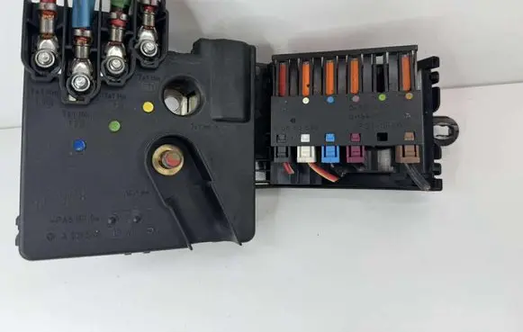 Mercedes-Benz E W211 Fuse module A2115461341 02093