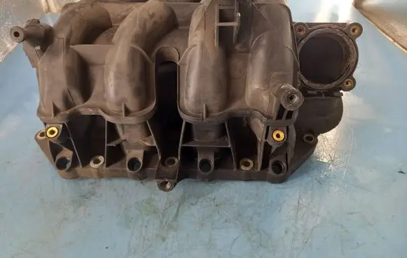 Volkswagen Golf IV Intake manifold