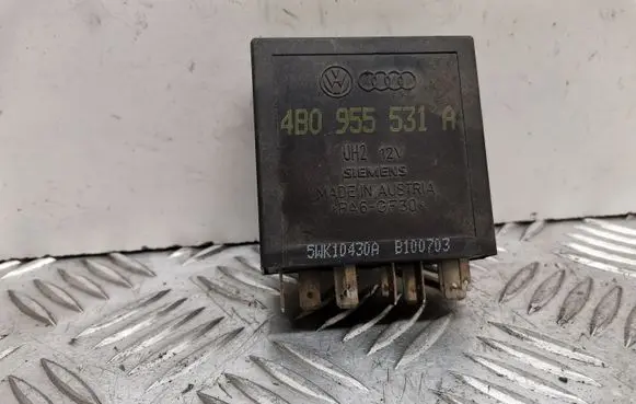 Volkswagen PASSAT B5.5 Window wiper relay 4B0955531A