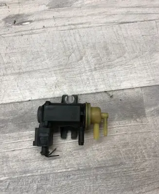 Volkswagen Touran II Turbo solenoid valve 1K0906627B 4011464A 06772
