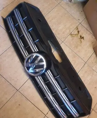Front bumper upper radiator grill